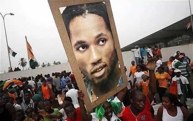 kaiyun-刷新纪录首场状态出色，TL观众沸腾！，德罗巴重返赛场引发球迷热议-kaiyun