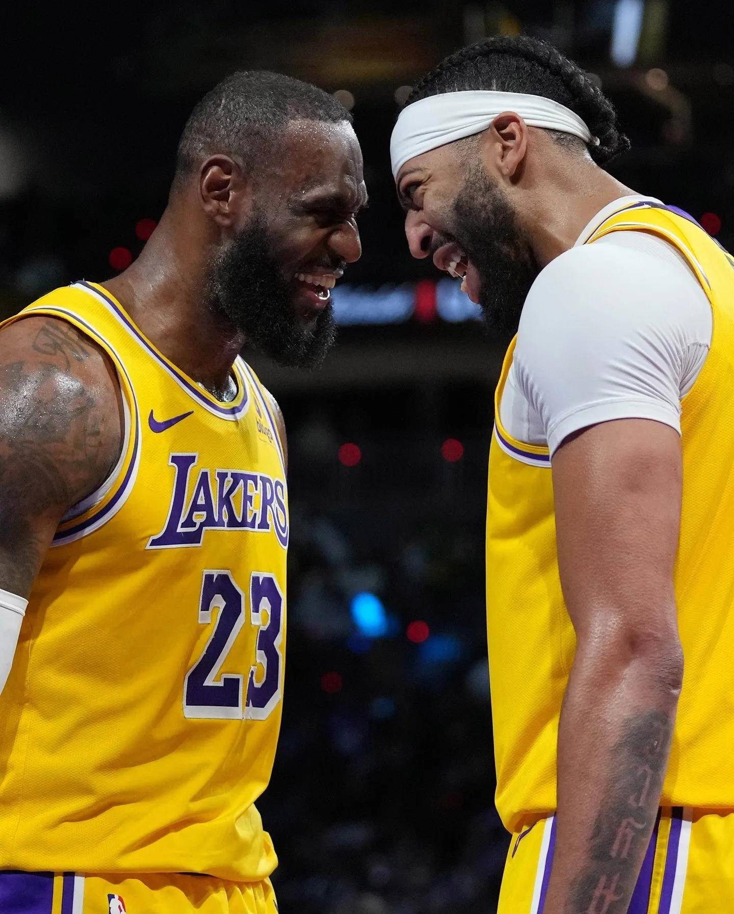 开云-包含大比分获胜引发热议！，詹姆斯在澳大利亚队比赛中出色发挥引发球迷热议的词条-开云